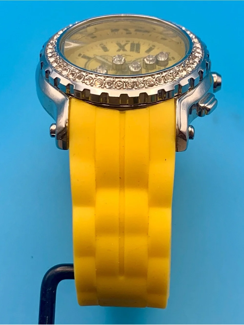 CHARMING CHARLIE 3282 Women’s Quartz Wristwatch Crystal Accents Working New Batt